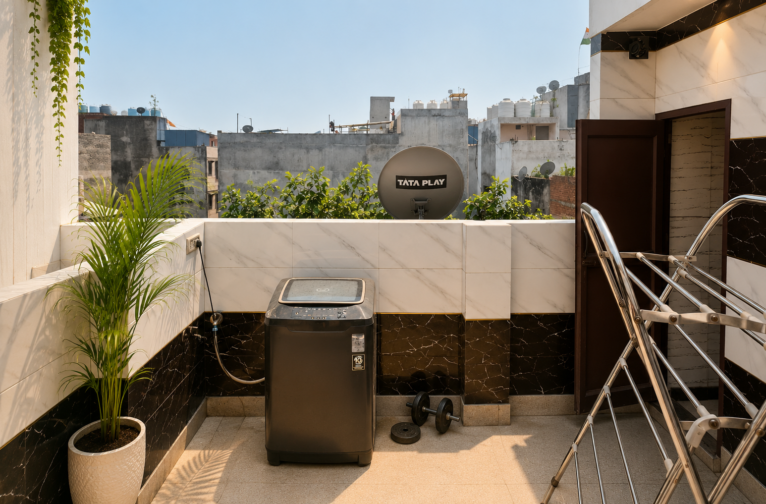Rooftop terrace with washing machine and drying area